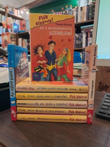 Thomas Brezina - 8 db-os Thomas Brezina KNYVMENT AJNLAT: A hrpia nagynni, Az jfli parti, Az a boszorknyos szerelem!, Micsoda lktt famlia!, Legyen anyu a legmenbb!, H, apu kevs a zsebpnz!, Boszik az iskolapadban, Boszorknyok kutyaszor