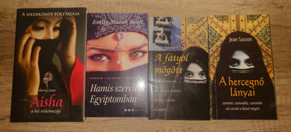 Jean Sasson, Sherry Jones, Emily Marsh Scott - 4 egzotikus romantikus reg�ny. Hamis szerelem Egyiptommban, Aisha, a hit v�delmez�je, A hercegn� l�nyai, A f�tyol m�g�tt