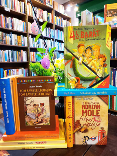 N�gr�di Gergely, Sue Townsend, Paul Maar, R�naszegi Mikl�s, Joe Coldwell, Joachim Friedrich, Mark Twain - Ifj�s�gi reg�ny k�nyvcsomag 9 darabos K�NYVMENT� AJ�NLAT: Vau!, Petepite, A 13 �s 3/4 �ves Adrian Mole titkos napl�ja, Felbukkan egy szomb�c, Az indi�n hercegn�, A strucc v�re, 4 1/2 Bar�t �s a t�lap�-hadm�velet,  Tom Sawyer l�gha