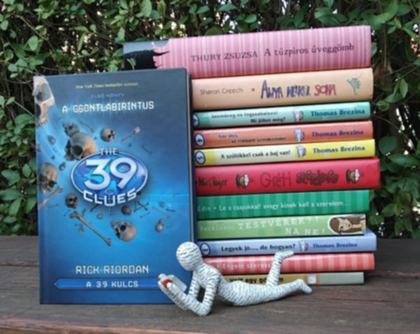 Thury Zsuzsa, Rick Riordan, Thomas Brezina, Sohonyai Edit - 12 db-os KNYVMENT AJNLAT, ifjsgi: A tzpiros veggmb+Anya nlkl soha+A csontlabirintus+Szemveg s fogszablyz!+Ami tilos, az roppant szrakoztat!+A szlkkel csak a baj van+Grti szerelmes+Le a csajokkal!+Testvrek?!Na n
