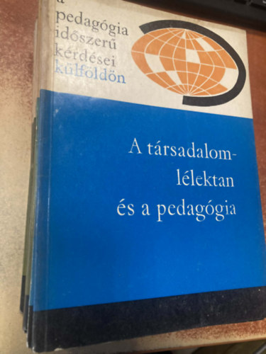 Jean Hassenforder, Reh�k Ferenc, Moh�s L�via, Ancsel �va, Bolyai Imr�n�, Csalog Judit, Kelendi Gyul�n�, Tim�r J�nos - 13 db A pedag�gia id�szer� k�rd�sei haz�nkban/k�lf�ld�n k�nyvcsomag