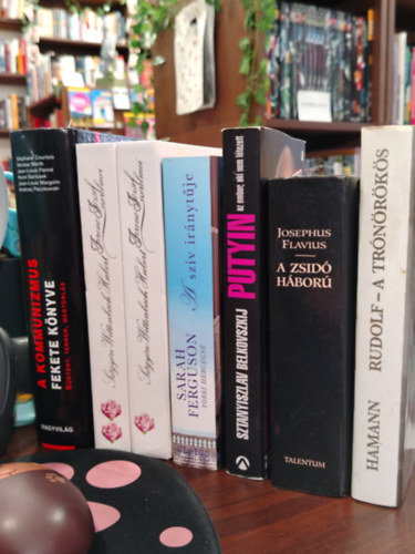 Brigitte Hamann, Josephus Flavius, Sztaniszlav Belkovszkij, Sarah Ferguson yorki hercegn�, Courtois-Werth-Pann�-Bartosek - K�NYVMENT� AJ�NLAT, 6 DB. T�RT�NELEM. Rudolf - A tr�n�r�k�s �s a l�zad�, A zsid� h�bor�, Putyin - Az ember, aki nem l�tezett, A sz�v ir�nyt�je, Ferenc J�zsef szerelmei I-II. teljes, A kommunizmus fekete k�nyve