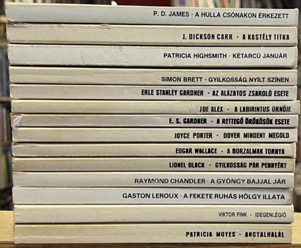 P. D. James, John Dickson Carr, Patricia Highsmith, Simon Brett, Erle Stanley Gardner, Joe Alex, Joyce Porter, Edgar Wallace, Lionel Black, Raymond Chandler, Gaston Leroux, Viktor Fink, Patricia Moyes - 14 db Eurpa krimi knyv: A hulla csnakon rkezett, A kastly titka, Ktarc janur, Gyilkossg nylt sznen, Az alzatos zsarol esete, A labirintus rnje, A retteg rksk esete, Dover mindent megold, A borzalmak tornya, Gyi