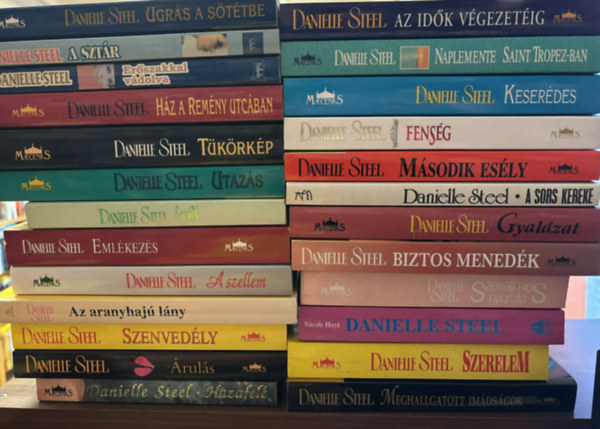 Danielle Steel, Nicole Hoyt - 25 db Danielle Steel ktet