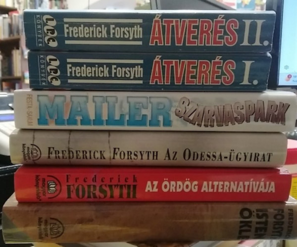 Frederick Forsyth - 5 db KÖNYVMENTŐ AJÁNLAT, kalandregény hat kötetben: Isten ökle+ Az ördög alternatívája+ Az Odessa-ügyirat+ Átverés I-II.+ Szarvaspark
