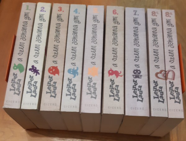 Leiner Laura - A Szent Johanna gimi sorozat 1-8. ( 9 kötetben)
