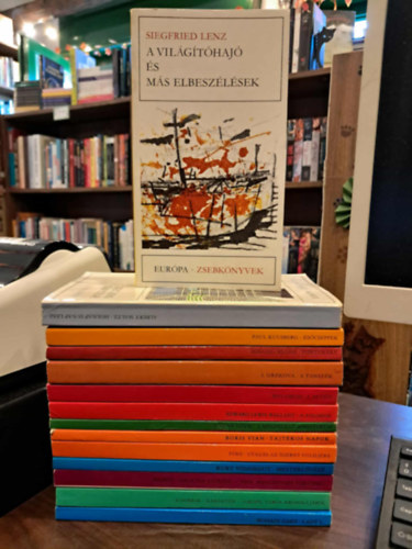 Siegfried Lenz, Albert Maltz, Paul Kuusberg, Ignazio Silone, I. Grekova, Bernard Malamud, Edward Lewis Wallant, Stefan Heym, Boris Vian, Ladislav Fuks, Kurt Vonnegut, Emil Manov, Jurij Scserbak, Romai - Eurpa Zsebknyvek (14 db), KNYVMENT AJNLAT: A vilgthaj s ms elbeszlsek, Holnap is nap lesz, Escseppek, Fontamara, A tanszk, A segd, A zlogos, A megfelel magatarts, Tajtkos napok, Utazs az gret fldjre-H