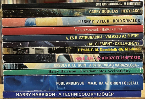 David Konsztantyinovszkij, Garry Douglas, Jeremy Taylor, Michael Moorcock, Arkagyij Sztrugackij - Borisz Sztrugackij, Hal Clement, Frederik Pohl, C.M. Kornbluth, Hank Jeff, Ursula K. Le Guin, Harry Ha - 12 db Galaktika ktet: Az id fogva tart, Hegylak, Bolygfalk, Harcikutya, Vlaszd az letet, Csillagfny, Dr. Gladitor, Az tkozott lehetsg, A Szigetvilg varzslja, Rozsdamentes aclpatkny, Majd ha az Orion flszll, A tec