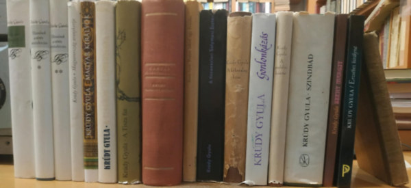 Kr�dy Gyula - 17 db Kr�dy Gyula: Irodalmi kalend�rium (�r�i arck�pek); V�logatott novell�k; Utaz�sok a v�r�s postakocsin I-II. (1-2.); Magyarorsz�g aranykertje; Magyar kir�lyok; A k�kszalag h�se; A szobrok megmozdulnak (�r�sok az irodalomr�l); Gor