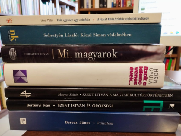 L�ner P�ter, Sebesty�n L�szl�, Nemesk�rty Istv�n, Horn Gyula, Magyar Zolt�n, Bert�nyi Iv�n, Berecz J�nos - Magyar t�rt�nelem 7 db-os  K�NYVMENT� AJ�NLAT: A J�zsef Attila Sz�nh�z utols� k�t �vtizede, K�zai Simon v�delm�ben, Mi, magyarok, Azok a kilencvenes �vek..., Szent Istv�n a magyar kult�rt�rt�netben, Szent Istv�n �s �r�ks�ge, V
