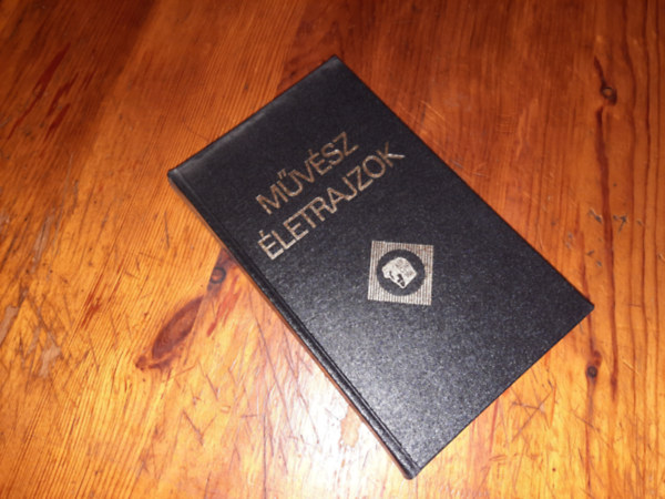 M�v�sz �letrajzok