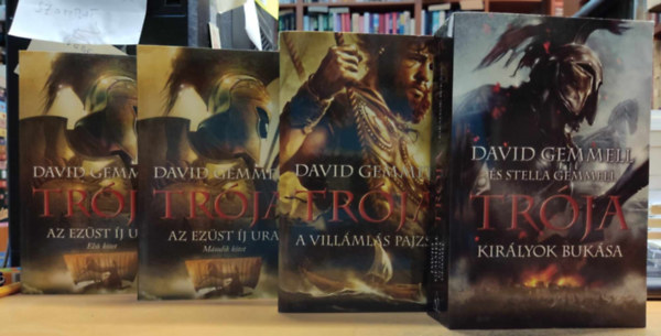 David Gemmell, Stella Gemmell - Trja I-IV. (Az Ezst j Ura I-II., A Villmls Pajzsa, Kirlyok buksa)