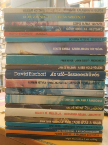 Leigh Brackett, Alan Dean Foster, Steven Spielberg, Pierre Boulle, Nemere Istv�n - 2d db sci-fi: Holtak harca/J�tszma t�zmilli�rd�rt; A majmok bolyg�ja; A felh�birodalom; Harmadik t�pus� tal�lkoz�sok; A nyolcadik utas a hal�l; A r�t csillag; Hozs�nna n�ked, Leibowitz!; A k�k hold v�lgye