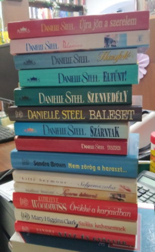 Danielle Steel, Sandra Brown, Kathleen E. Woodiwiss - 14 db-os KNYVMENT AJNLAT, romantika: Nsz s gynyr+Szlts kedvesemnek+rkk a karjaidban+Lazarus doktorn+Selyemszoba+Nem zrg a haraszt...+kszerek+Szrnyak+Baleset+Szenvedly+Eltnt!+Hazafel+Palomino+jra jn a szerel