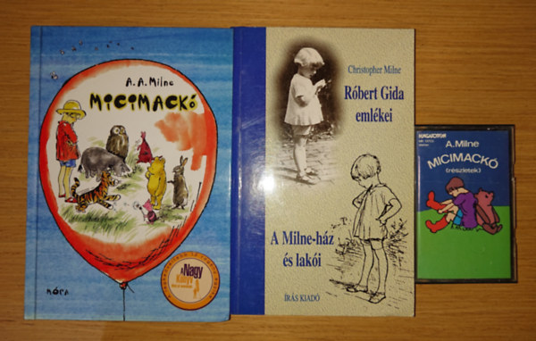 A. A. Milne, Christopher Milne - 2 könyv A.A. Milnétől és ajándékba a Micimackó magnókazettán: Micimackó, Róbert Gida emlékei / A Milne-ház és lakói