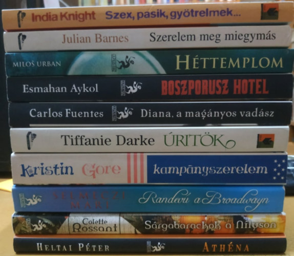 Heltai Pter, Colette Rossant, Selmeczi Mari, Esmahan Aykol, Milos Urban, Carlos Fuentes, Kristin Gore, India Knight, Julian Barnes, Tiffanie Darke - 10 regny: Athna: grg rmk; Boszporusz hotel; Diana, a magnyos vadsz; Httemplom; Kampnyszerelem; Randev a Broadwayn; Srgabarackok a Nlus; Szerelem meg miegyms; Szex, pasik, gytrelmek...; ritk