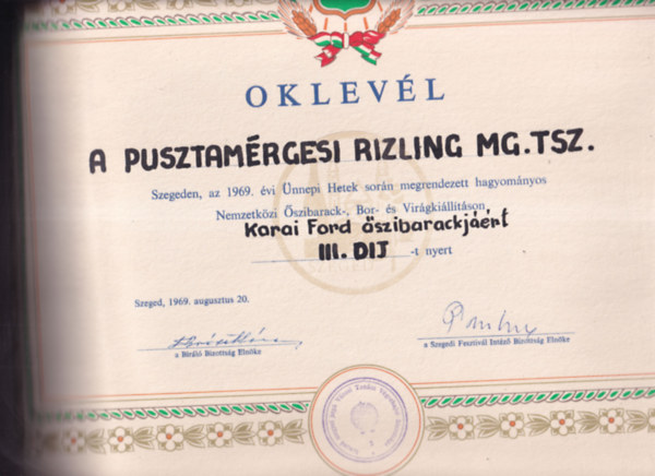 Mezőgazdasági Oklevél (47,5×34cm) - a pusztamérgesi Rizling MG.TSz. Szegeden, az 1969. évi Ünnepi Hetek során megrendezett hagyományos Nemzetközi Őszibarack-, Bor- és Virágkiállításon Korai Ford őszibarackjáért III. díjat nyert
