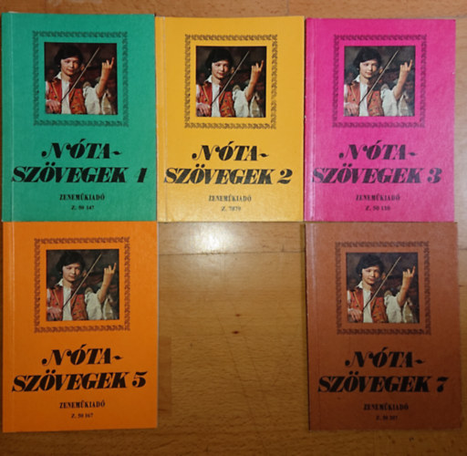 6 f�zet a N�tasz�vegek c�m� sorozatb�l: N�tasz�vegek 1, N�tasz�vegek 2, N�tasz�vegek 3, N�tasz�vegek 4, N�tasz�vegek 5, N�tasz�vegek 7