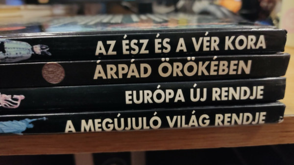 �j K�pes T�rt�nelem csomag (4 k�tet): Az �sz �s a v�r kora + �rp�d �r�k�ben + Eur�pa �j rendje + A meg�jul� vil�g rendje
