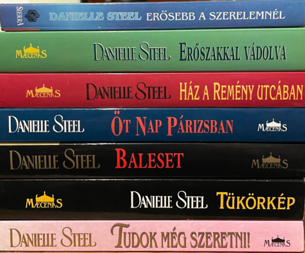 Danielle Steel - 7 db Danielle Steel könyv: Erősebb a szerelemnél, Ház a Remény utcában, Erőszakkal vádolva, Öt nap Párizsban, Baleset, Tükörkép, Tudok még szeretni!