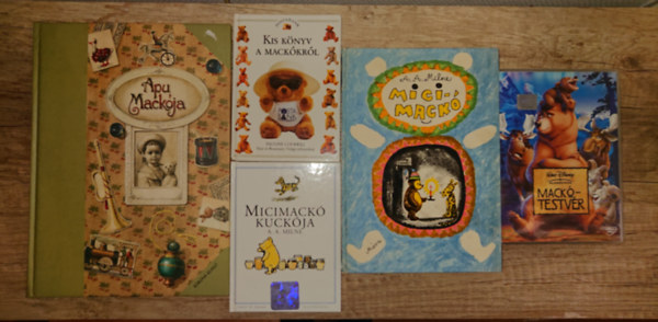 A. A. Milne, Walt Disney - 4 kedves gyerekk�nyv mack�kr�l + aj�nd�k Mack�testv�r (DVD): Micimack�, Micimack� kuck�ja, Kis k�nyv a mack�kr�l, Apu mack�ja + aj�nd�k DVD