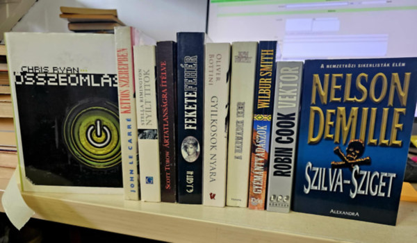Chris Ryan, John le Carr, Stella Rimington, Scott Turow, G. J. Goth, Oliver Bottini, Ken Follett, Wilbur Smith, Robin Cook, Nelson DeMille - 10db krimi, KNYVMENT AJNLAT: sszeomls+ Ketts szerepben+ Nylt titkok+ rtatlansgra tlve+ Feketn fehren+ Gyilkosok nyara+ A harmadik iker+ Gymntvadszok+ Vektor+ Szilva-sziget