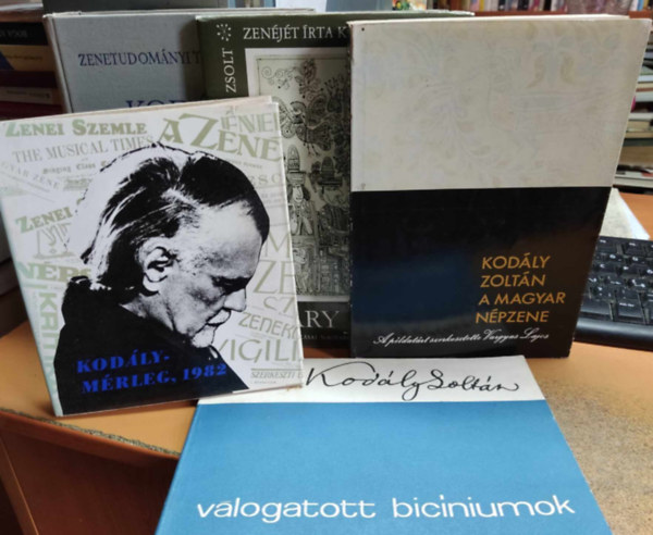Kodly Zoltn, Paulini Bla, Harsnyi Zsolt, Breuer Jnos, Szabolcsi Bence, Bartha Dnes - 5 db Kodly Zoltn: A magyar npzene; Hry Jnos; Kodly-mrleg, 1982; Kodly Zoltn 75. szletsnapjra; Vlogatott bicniumok