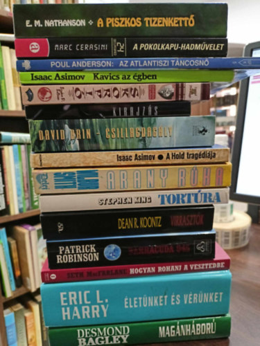 Isaac Asimov, Stephen King, Dean R. Koontz - KNYVMENT AJNLAT, 15 db. Szrakoztat irodalom.A piszkos tizenkett+A Pokolkapu-hadmvelet+Az atlantiszi tncosn+Kavics az gben+Skorpi+Kirajzs+Csilagdagly+A Hold tragdija+Arany rka+Tortra+Virrasztk+Barracuda 945+Hogyan r