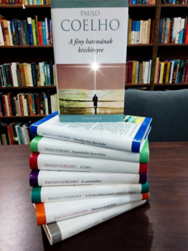 Paulo Coelho - Paulo Coelho knyvcsomag 8 darabos KNYVMENT AJNLAT: A fny harcosnak kziknyve, Veronika meg akar halni, A portobelli boszorkny, A Zahr, A zarndoklat, A Piedra foly partjn ltem s srtam, Mint az rad foly, Tizenegy