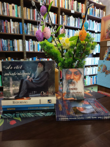 Osho - Osho k�nyvcsomag 7 darabos K�NYVMENT� AJ�NLAT: Gyere, k�vess hozz�d II.,Gyere, k�vess hozz�d I.,  A Hal�l - a k�pzelt ellens�g, F�rfiak k�nyve, B�tors�g, Az �let miszt�riumai, B�rmit v�laszthatsz