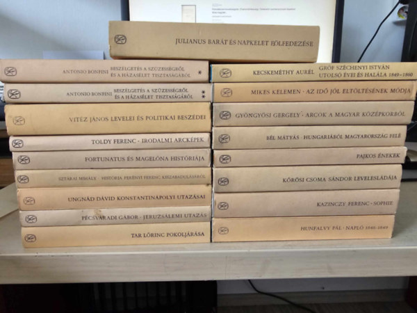 Kecskemthy Aurl, Antonius de Bonfini, Mikes Kelemen, Gyngysi Gergely, Bl Mtys, Krsi Csoma Sndor, Hunfalvy Pl, Kazinczy Ferenc, Toldy Ferenc, Sztrai Mihly, Ungnd Dvid, P - 18db a Magyar ritkasgok sorozatbl egyben! Julianus bart s napkelet flfedezse+ Szchenyi utols vei s halla+ Beszlgets a szzessgrl I-II+ Az id jl eltltsnek mdja+ Arcok a magyar kzpkorbl+ Hungribl M