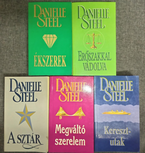 Danielle Steel - (5db) Danielle Steel romantikus könyvcsomag: Erőszakkal vádolva / Ékszerek / A sztár / Megváltó szerelem / Keresztutak