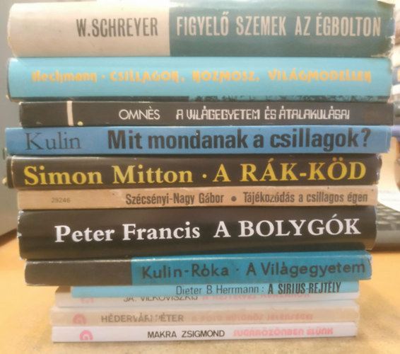 W. Schreyer, Roland Omn�s, Simon Mitton, Peter Francis, Makra Zsigmond - 12 db csillag�szat: Figyel� szemek az �gbolton; Csillagok, kozmosz, vil�gmodellek; A Vil�gegyetem �s �talakul�sai; Mit mondanak a csillagok?; A R�k-k�d; T�j�koz�d�s a csillagos �gen; A bolyg�k; A Vil�gegyetem; A Sirius-rejt�ly