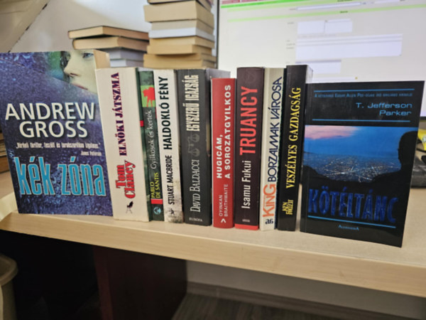 Andrew Gross, Tom Clancy, Stuart MacBride, Ken Follett, Stephen King, Oyinkan Braithwaite, David Baldacci, Pablo De Santis, Isamu Fukui, Parker T. Jefferson - 10db krimi, KÖNYVMENTŐ AJÁNLAT: Kék zóna+ Elnöki játszma+ Haldokló fény+ Veszélyes gazdagok+ Borzalmak városa+ Hugicám, a sorozatgyilkos+ Egyszerű igazság+ Gyilkosok és kertek+ Truancy+ Kötéltánc