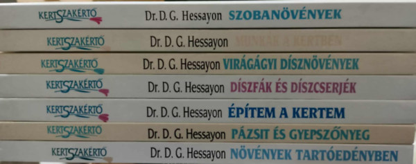 D.G. Dr. Hessayon - Kertszak�rt� K�nyvcsomag- Szoban�v�nyek + Munk�k a kertben + Vir�g�gyi d�szn�v�nyek + D�szf�k �s d�szcserj�k + �p�tem a kertem + P�zsit �s gyepsz�nyeg + N�v�nyek Tart�ed�nyben (7db a sorozatb�l)