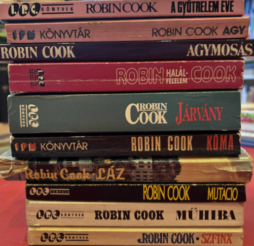 Robin Cook - Robin Cook 10 db krimi könyv (A gyötrelem éve Agy Agymosás Halálfélelem Járvány Kóma Láz Mutáció Műhiba Szfinx)