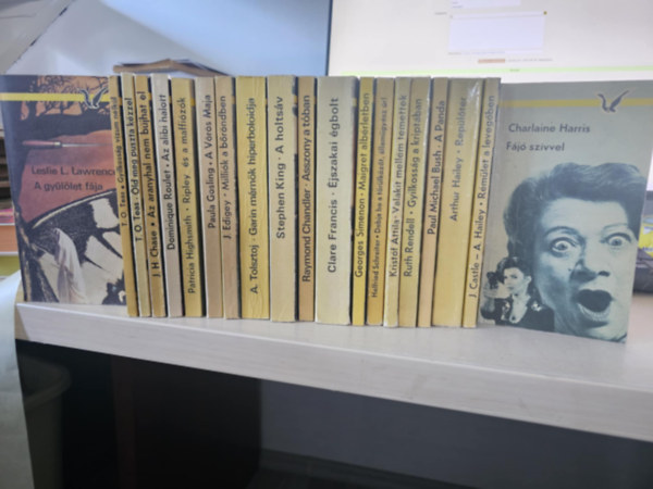 Leslie L. Lawrence, T. O. Teas, James Hadley Chase, Dominique Roulet, Patricia Highsmith, PAula Gosling, J. Edigey, Alekszej Tolsztoj, Stephen King, Raymond Chandler, Clare Francis, Georges Simenon, H - 20db Albatrosz krimi, KÖNYVMENTŐ AJÁNLAT: A gyűlölet fája+ Gyilkosság nélkül+ Öld meg puszta kézzel+ Az aranyhal nem bújhat el+ Az alibi halott+ Ripley és a maffiózok+ A Vörös Maja+ Milliók a bőröndben+ Garin mérnök hiperboloidja