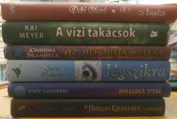 Moln�r Csaba, Kate Saunders, Chris d'Lacey, Cristina Brambilla, Kai Meyer, Debi Gliori - 6 db ifj�s�gi kaland: A h�rom krist�ly legend�ja; Apr�cska titok; J�gszikra; Az alkimista kulcs; A v�zi tak�csok; Var�zs bag�zs