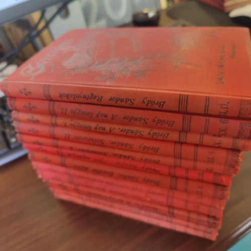 Brdy Sndor - 10db regny, Brdy Sndor Egyetemes Regnytr sorozat KNYVMENT AJNLAT (13 ktetben) Kirlyidillek s egyb vzlatok, Hfehrke, Egy rossz asszony termszetrajza, A hercegkisasszony, Don Quixote kisasszony I-II, Erzsbet dajka, Apr