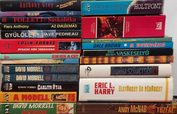 David Alexander, Ken Follett, Piers Anthony, Dave Pedneau, Colin Forbes, Arthur Herzog, Eric Van Lustbader, David Morrell, Edwin Torres, Steven Griffiths, E.M. Corder, Dale Brown, Erich Von Daniken, D - 22 db Szrakoztat irodalom ktet: A kobraisten bosszja, Tr s hall, Saskalitka, Az emlkms, Gyllet, Gyilkos nk trsasga, Cet, A nindzsa larcban I-II, Carlitop tja, A modell, Elszntan, Holtpont, Gwan dai vben, A szarva