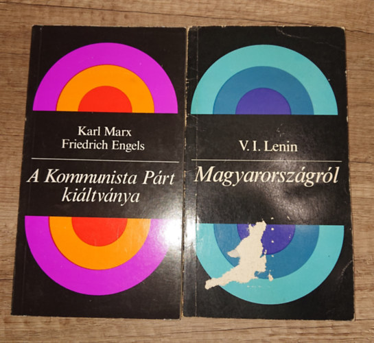 Marx �s Engels, V. I. Lenin - 2 kiadv�ny a kommunizmusr�l a Forr�sok c�m� sorozatb�l: A Kommunista P�rt Ki�ltv�nya, Magyarorsz�gr�l