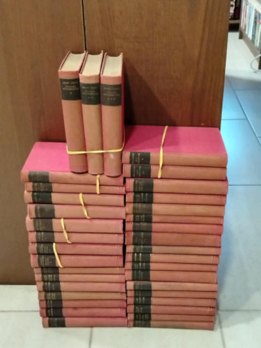 J�zsef Attila, M�ricz Zsigmond, G�bor Andor, J�kai M�r, Miksz�th K�lm�n, Nagy Lajos, T�m�rk�ny Istv�n, Katona J�zsef, Mad�ch Imre, Kaffka Margit, M�ra Ferenc, Arany J�nos, Ady Endre, C - K�NYVMENT� AJ�NLAT, 29 DB. Aranyk�nyvt�r sorozat. J�zsef Attila �sszes versei, R�zsa S�ndor a lov�t ugratja, Doktor senki, L�gy j� mindhal�lig, R�zsa S�ndor �sszevonja szem�ld�k�t, A k�sz�v� ember fiai, A Noszty fi� esete T�th