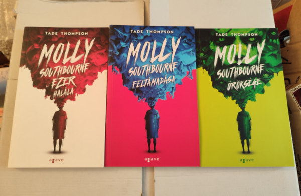 Tade Thompson - Molly Southbourne sorozat 1-3. (Molly Southbourne ezer halála, Molly Southbourne feltámadása, Molly Southbourne öröksége)