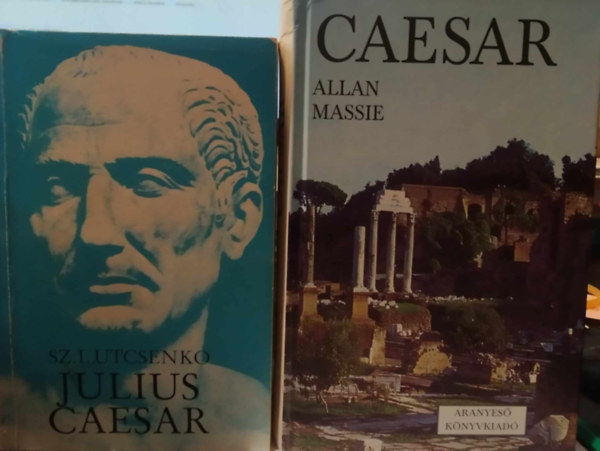 (ism. szerz) - 2 db trtnelmi m: Caesar (A. Massie) + Julius Caesar ( Sz. L. Utcsenko)