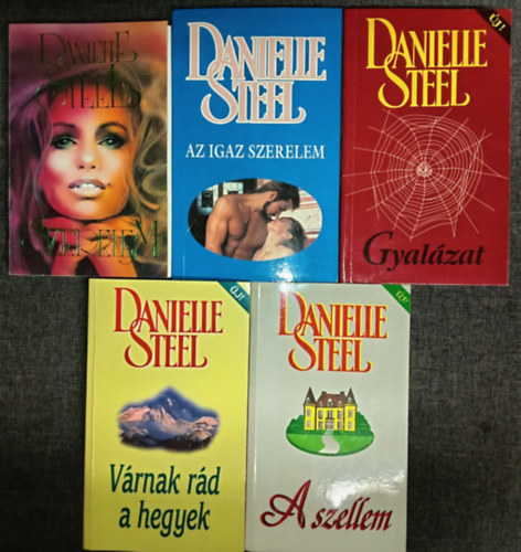 Danielle Steel - (5db) Danielle Steel romantikus könyvcsomag: Szerelem / Igaz szerelem / Gyalázat / Várnak rád a hegyek / A szellem